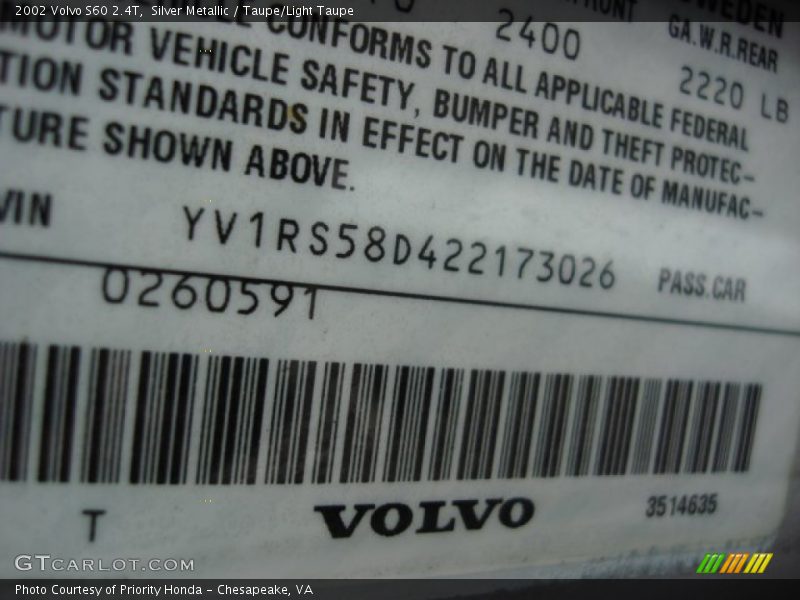 Silver Metallic / Taupe/Light Taupe 2002 Volvo S60 2.4T