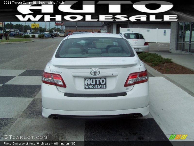 Super White / Ash 2011 Toyota Camry SE