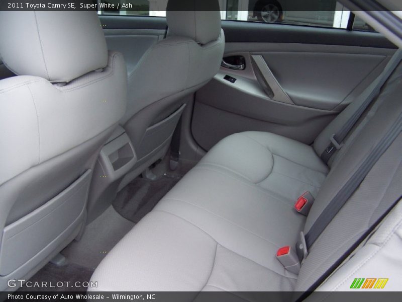 Super White / Ash 2011 Toyota Camry SE