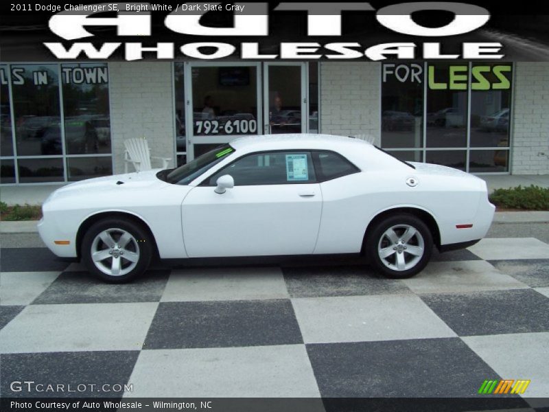 Bright White / Dark Slate Gray 2011 Dodge Challenger SE