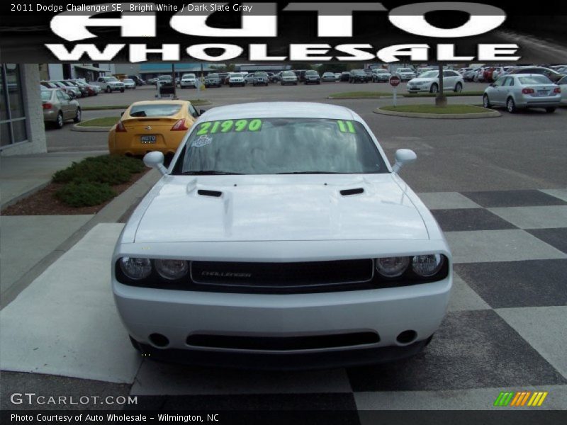 Bright White / Dark Slate Gray 2011 Dodge Challenger SE