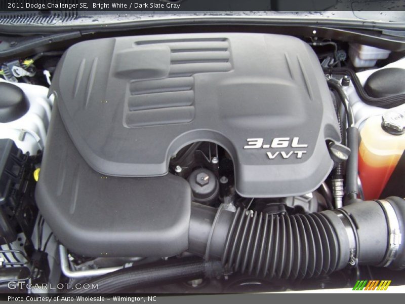 Bright White / Dark Slate Gray 2011 Dodge Challenger SE