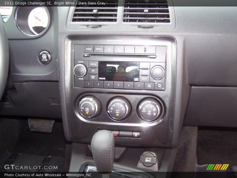 Bright White / Dark Slate Gray 2011 Dodge Challenger SE