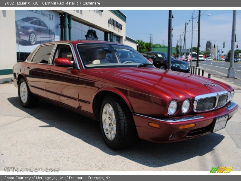 Front 3/4 View of 2002 XJ XJ8