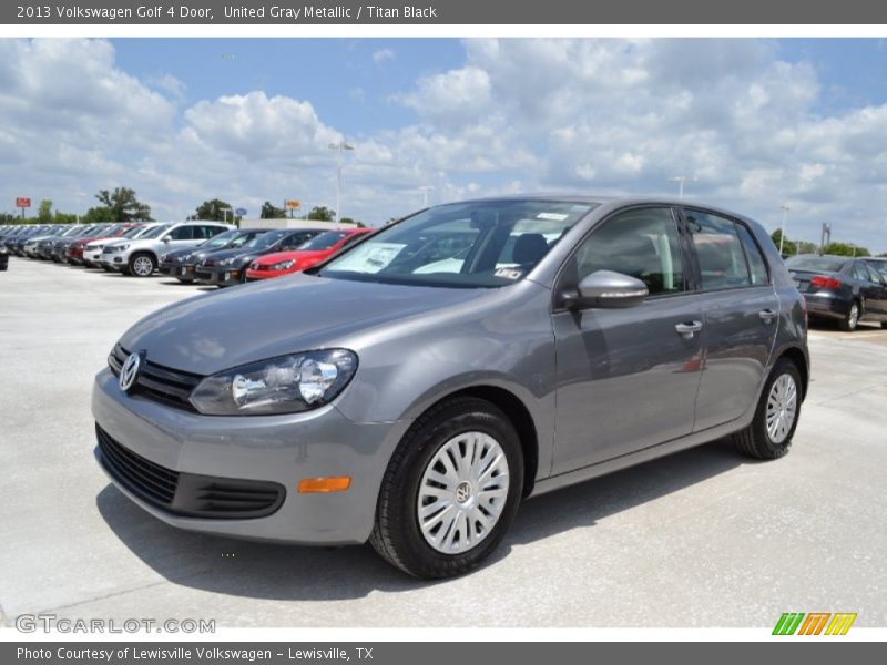 Front 3/4 View of 2013 Golf 4 Door