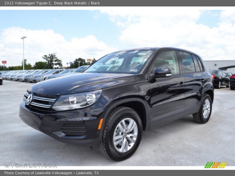 Front 3/4 View of 2013 Tiguan S