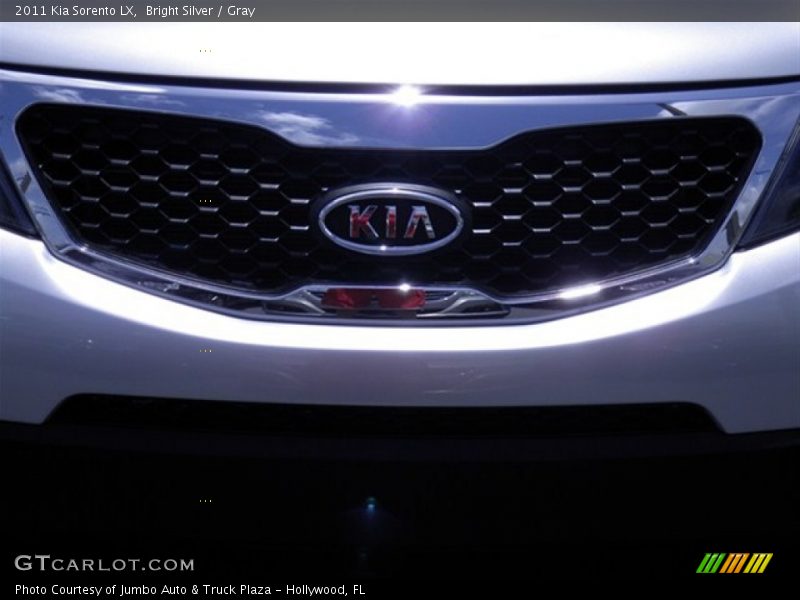 Bright Silver / Gray 2011 Kia Sorento LX