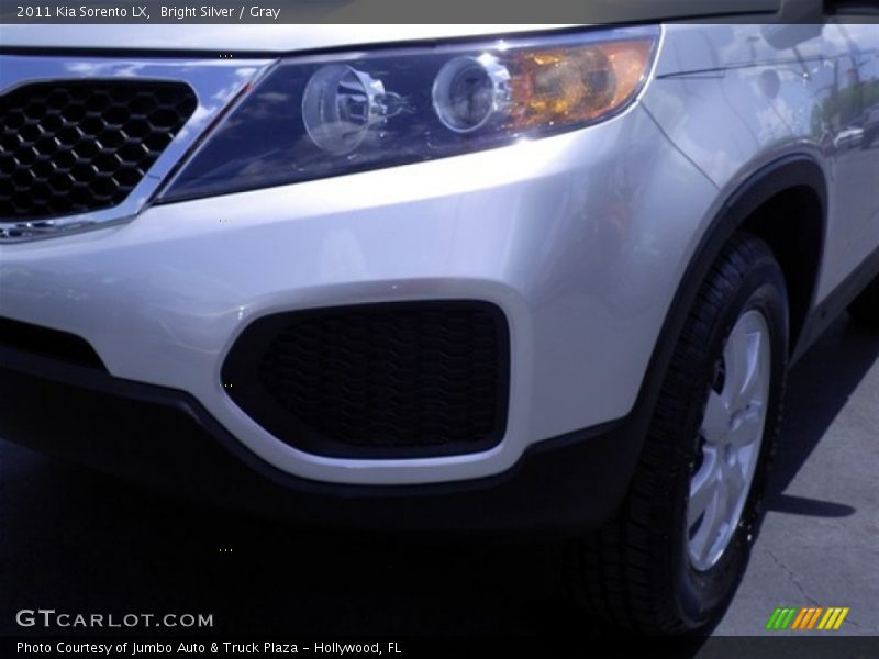 Bright Silver / Gray 2011 Kia Sorento LX
