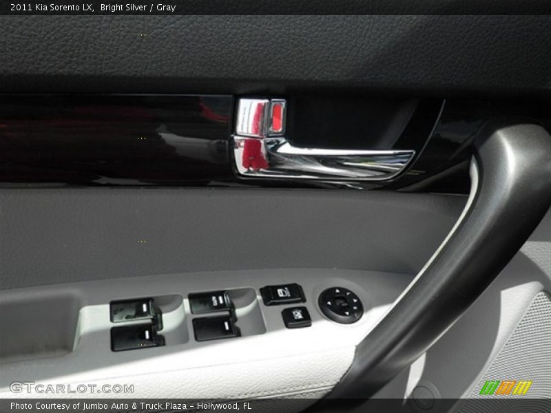 Bright Silver / Gray 2011 Kia Sorento LX