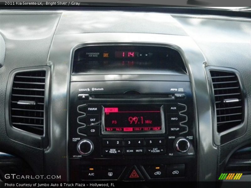 Bright Silver / Gray 2011 Kia Sorento LX