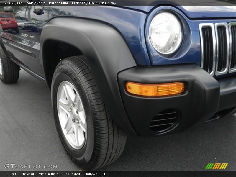 Patriot Blue Pearlcoat / Dark Slate Gray 2002 Jeep Liberty Sport