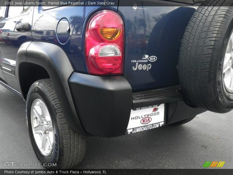 Patriot Blue Pearlcoat / Dark Slate Gray 2002 Jeep Liberty Sport