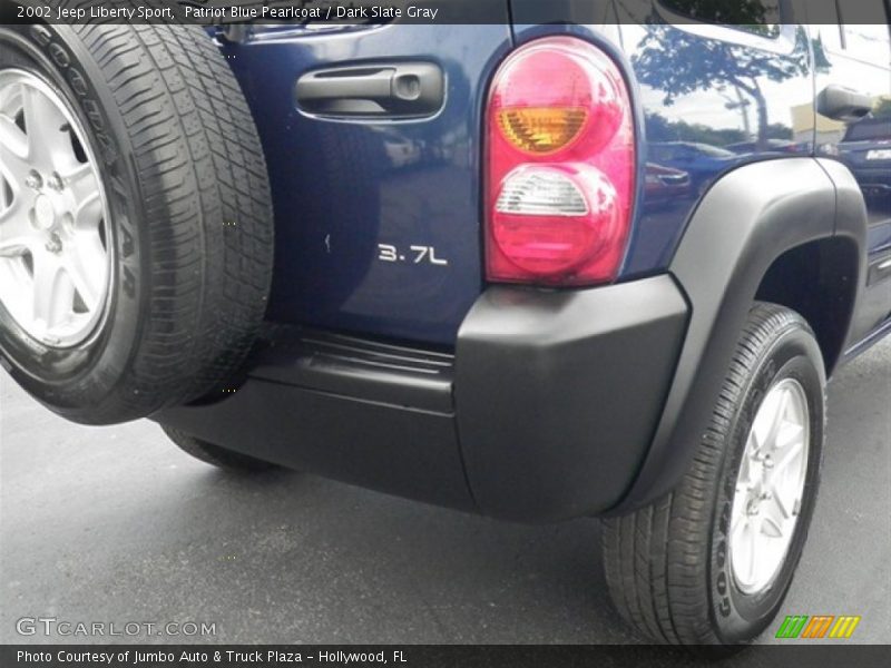 Patriot Blue Pearlcoat / Dark Slate Gray 2002 Jeep Liberty Sport
