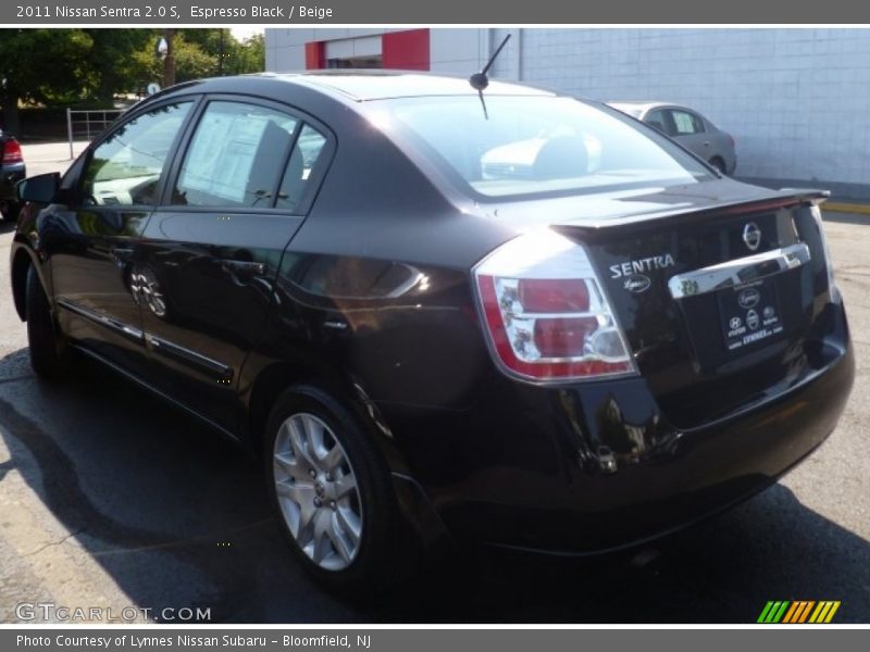 Espresso Black / Beige 2011 Nissan Sentra 2.0 S