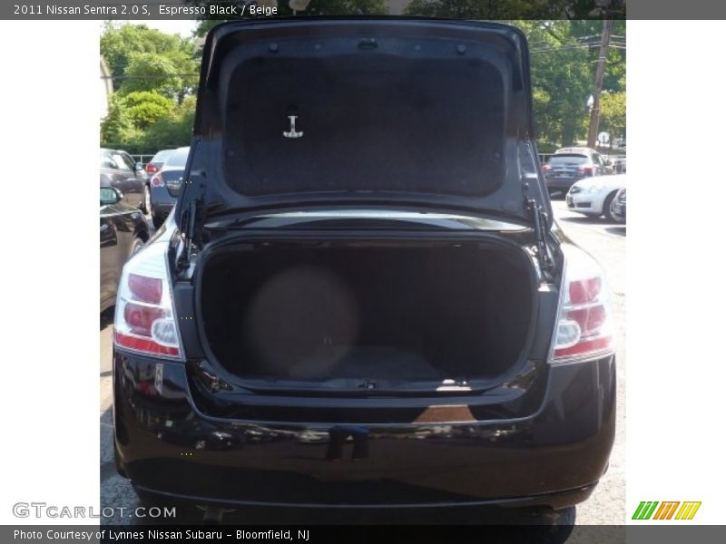 Espresso Black / Beige 2011 Nissan Sentra 2.0 S
