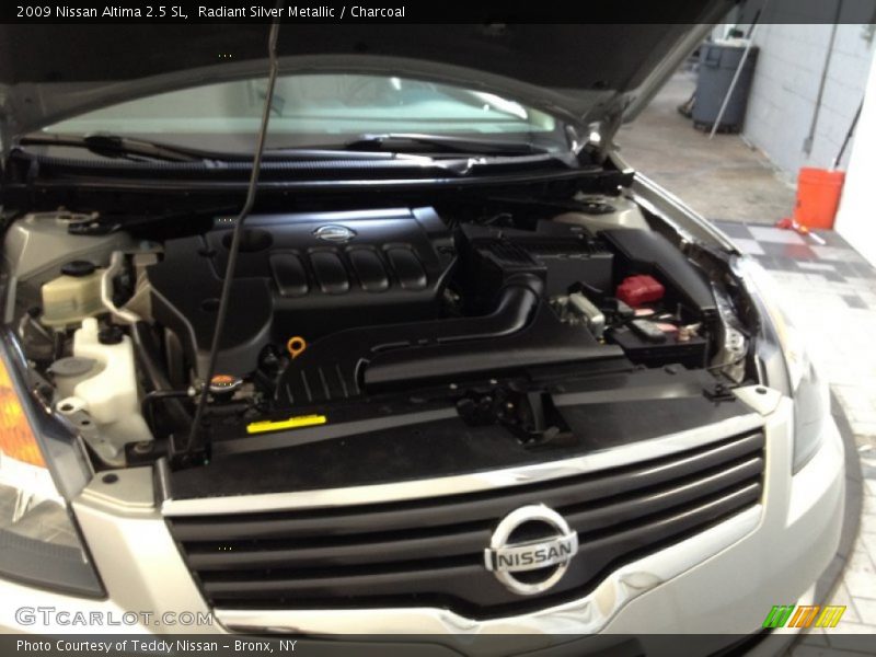 Radiant Silver Metallic / Charcoal 2009 Nissan Altima 2.5 SL