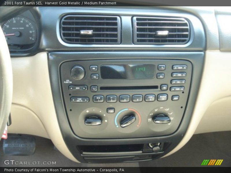 Harvest Gold Metallic / Medium Parchment 2001 Ford Taurus SES