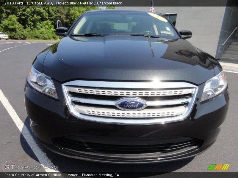 Tuxedo Black Metallic / Charcoal Black 2010 Ford Taurus SEL AWD