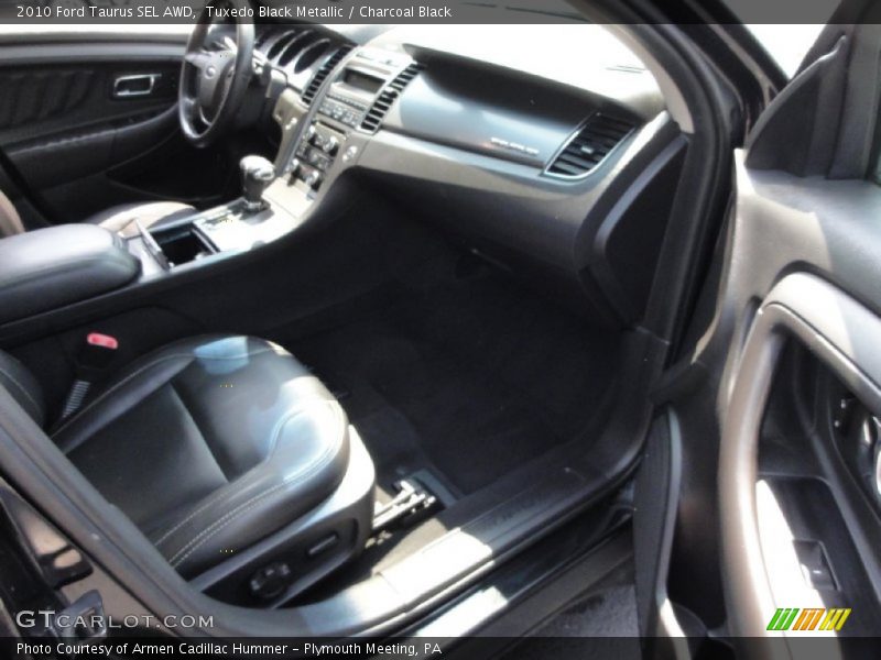 Tuxedo Black Metallic / Charcoal Black 2010 Ford Taurus SEL AWD