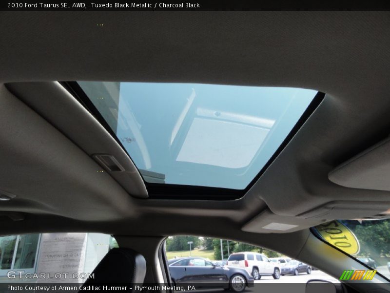 Tuxedo Black Metallic / Charcoal Black 2010 Ford Taurus SEL AWD