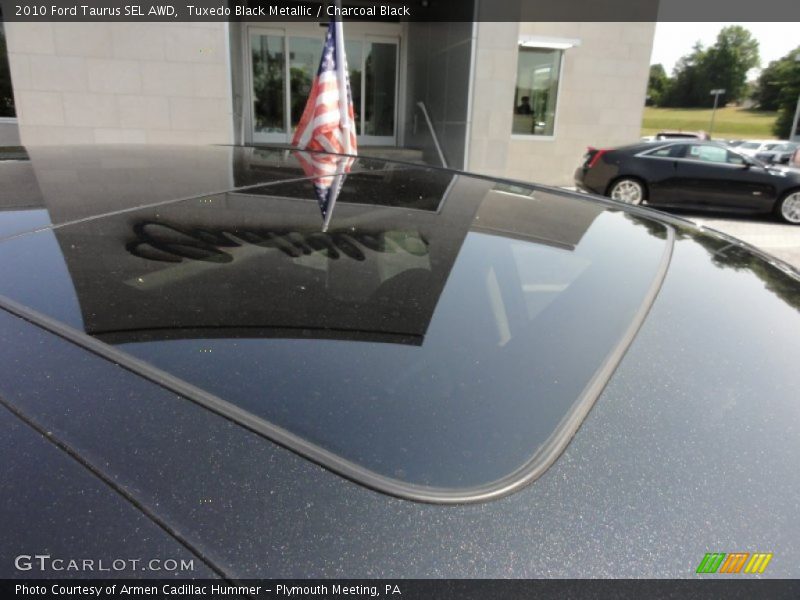 Tuxedo Black Metallic / Charcoal Black 2010 Ford Taurus SEL AWD
