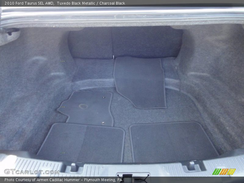 Tuxedo Black Metallic / Charcoal Black 2010 Ford Taurus SEL AWD