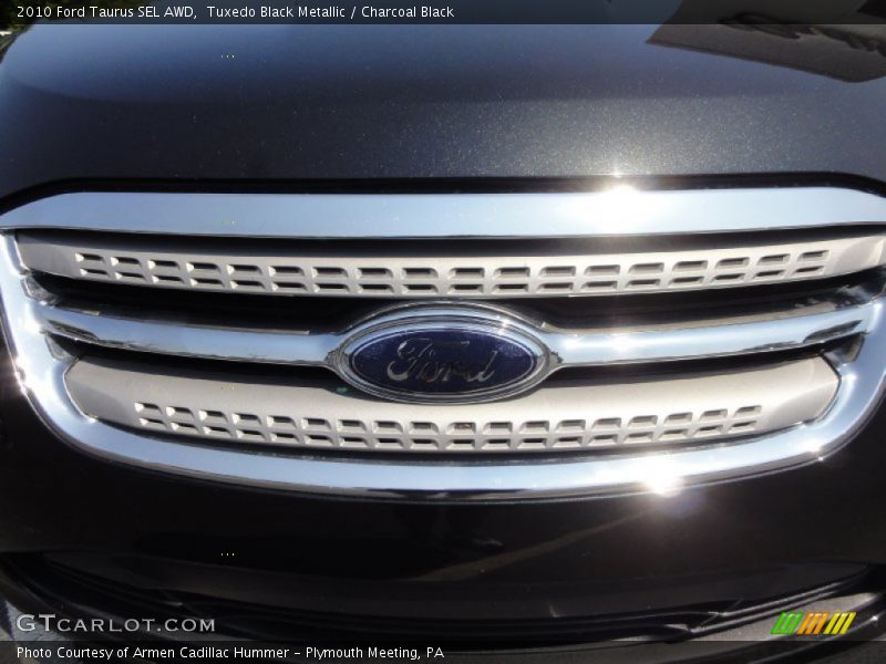 Tuxedo Black Metallic / Charcoal Black 2010 Ford Taurus SEL AWD