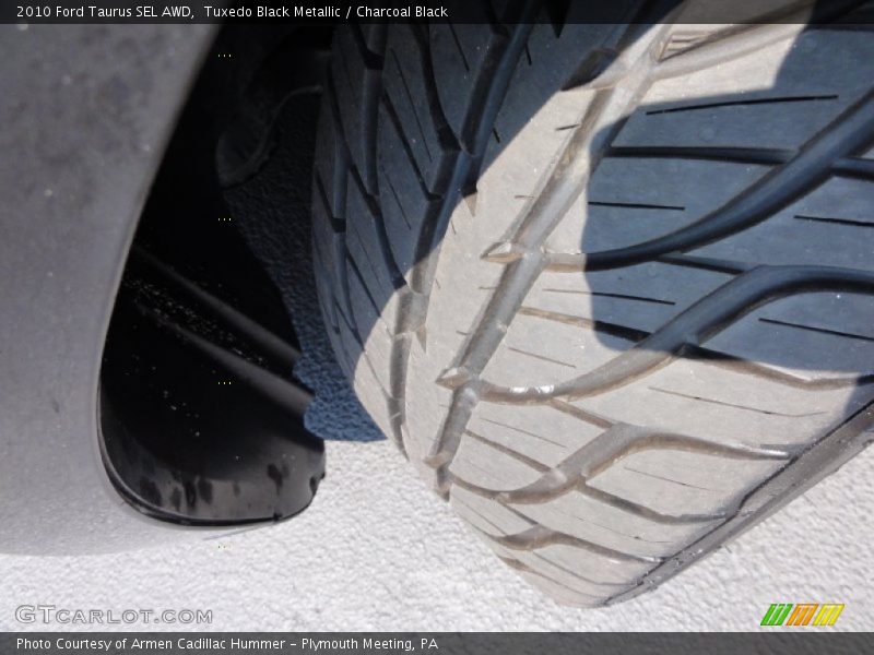 Tuxedo Black Metallic / Charcoal Black 2010 Ford Taurus SEL AWD