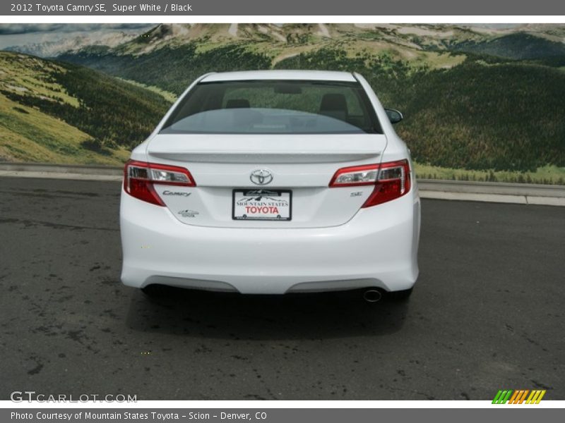 Super White / Black 2012 Toyota Camry SE