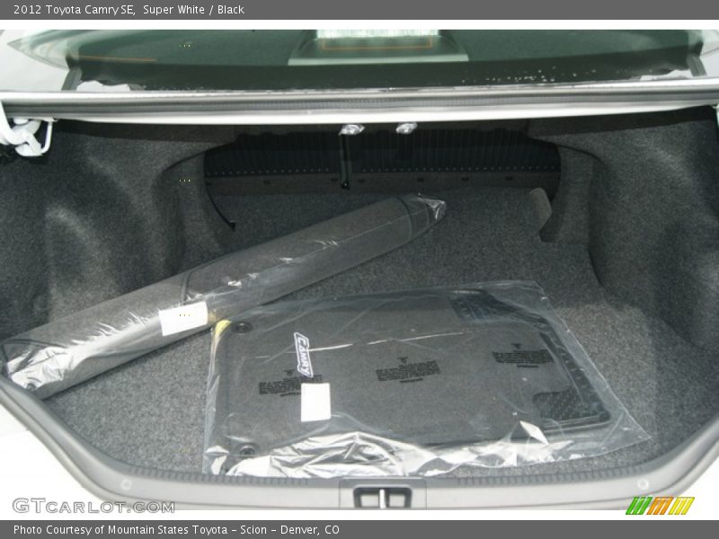 Super White / Black 2012 Toyota Camry SE