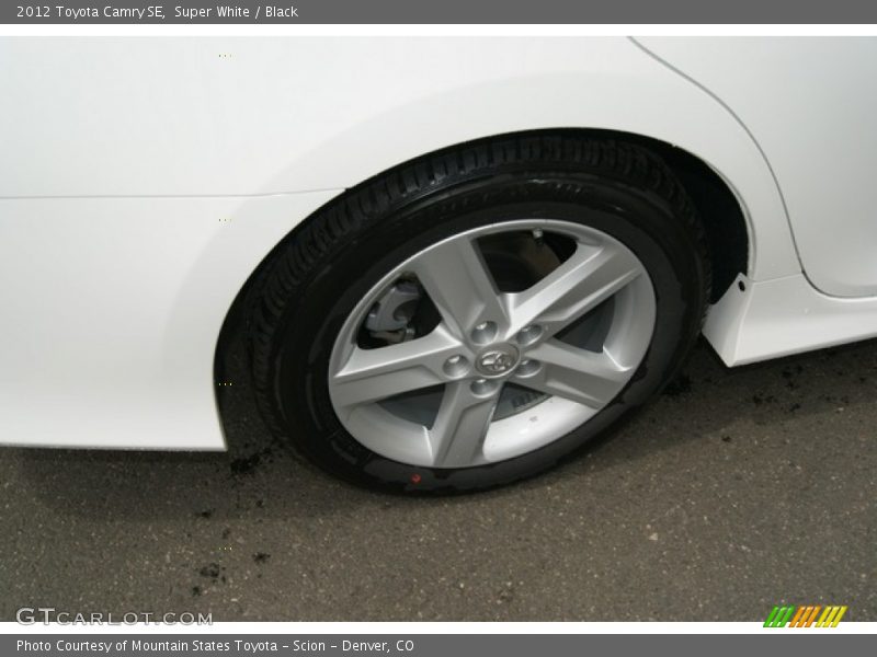 Super White / Black 2012 Toyota Camry SE