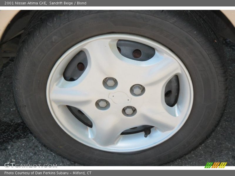 Sandrift Beige / Blond 2001 Nissan Altima GXE