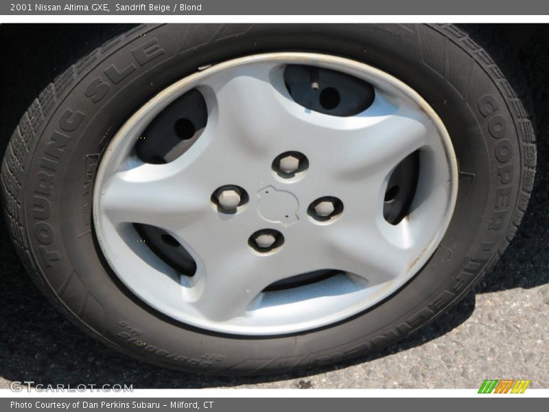 Sandrift Beige / Blond 2001 Nissan Altima GXE