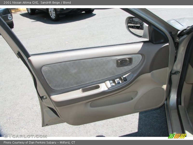 Sandrift Beige / Blond 2001 Nissan Altima GXE