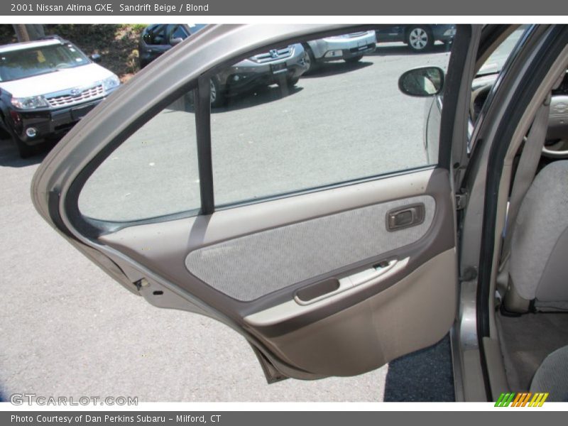 Sandrift Beige / Blond 2001 Nissan Altima GXE