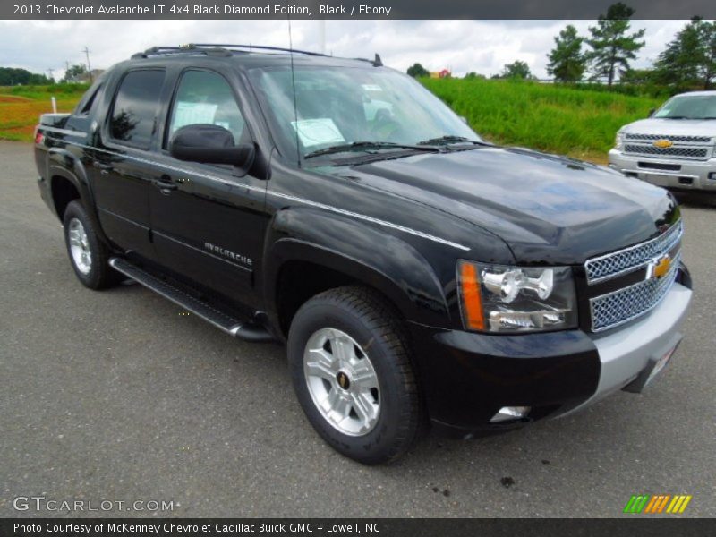 Front 3/4 View of 2013 Avalanche LT 4x4 Black Diamond Edition