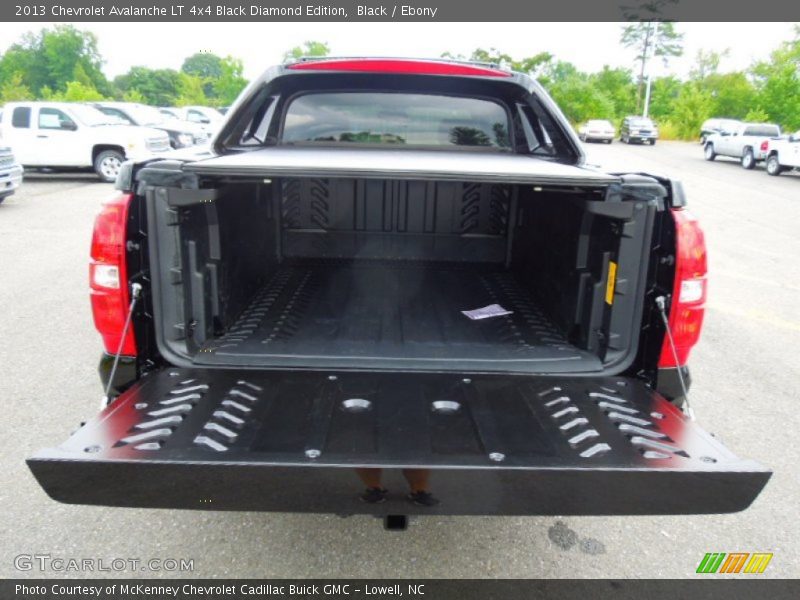  2013 Avalanche LT 4x4 Black Diamond Edition Trunk