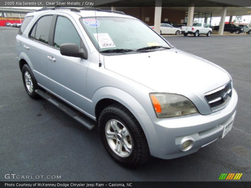 Front 3/4 View of 2005 Sorento LX