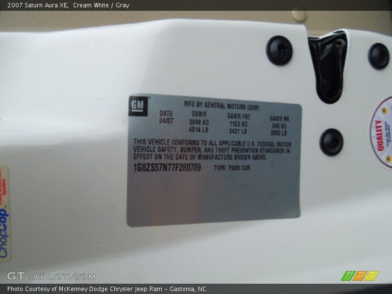 Cream White / Gray 2007 Saturn Aura XE