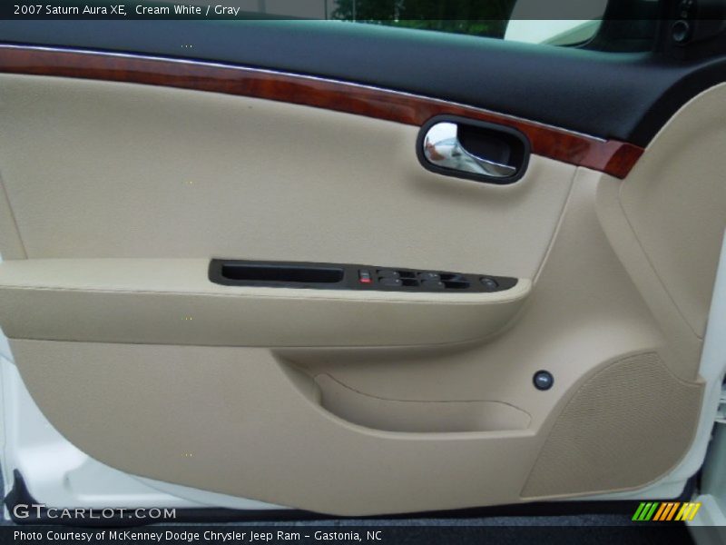 Cream White / Gray 2007 Saturn Aura XE