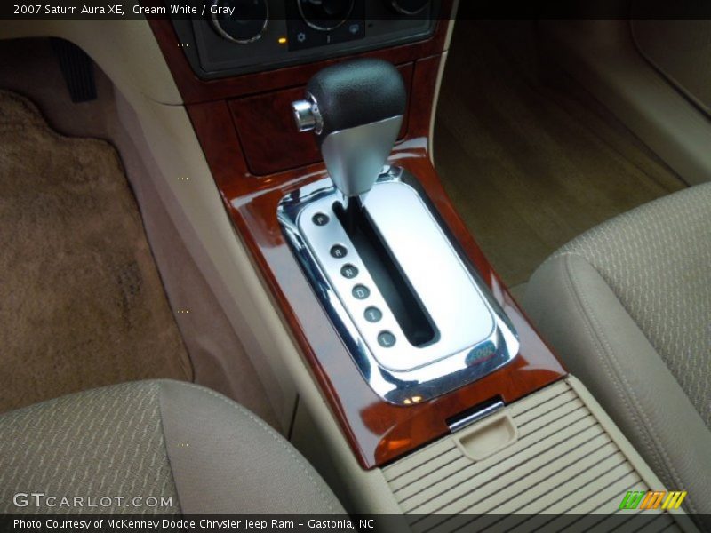 Cream White / Gray 2007 Saturn Aura XE