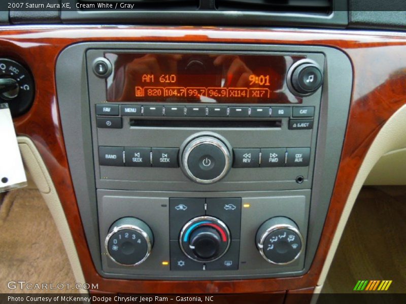 Cream White / Gray 2007 Saturn Aura XE