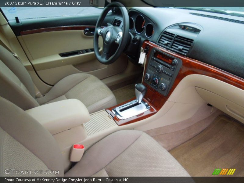 Cream White / Gray 2007 Saturn Aura XE