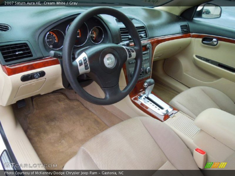 Cream White / Gray 2007 Saturn Aura XE