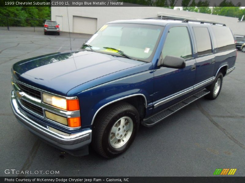 Front 3/4 View of 1999 Suburban C1500 LS