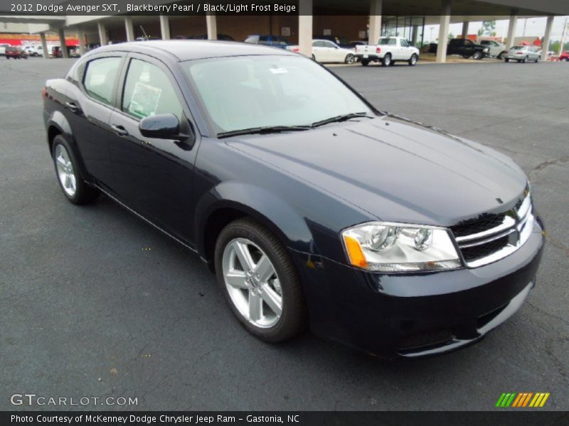 Front 3/4 View of 2012 Avenger SXT