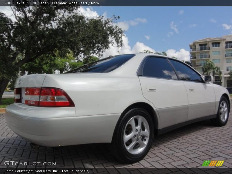 Diamond White Pearl / Ivory 2000 Lexus ES 300 Sedan