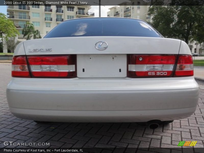 Diamond White Pearl / Ivory 2000 Lexus ES 300 Sedan