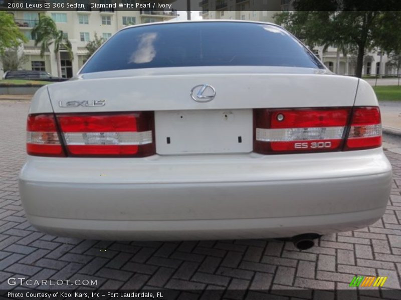 Diamond White Pearl / Ivory 2000 Lexus ES 300 Sedan