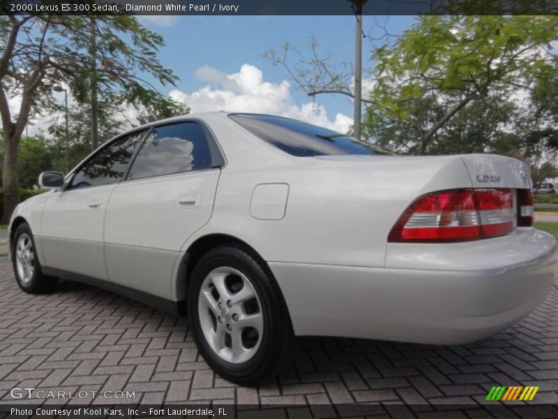 Diamond White Pearl / Ivory 2000 Lexus ES 300 Sedan